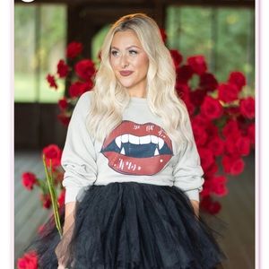 NIB Living Fully Vampire Fangs Crewneck in 2X